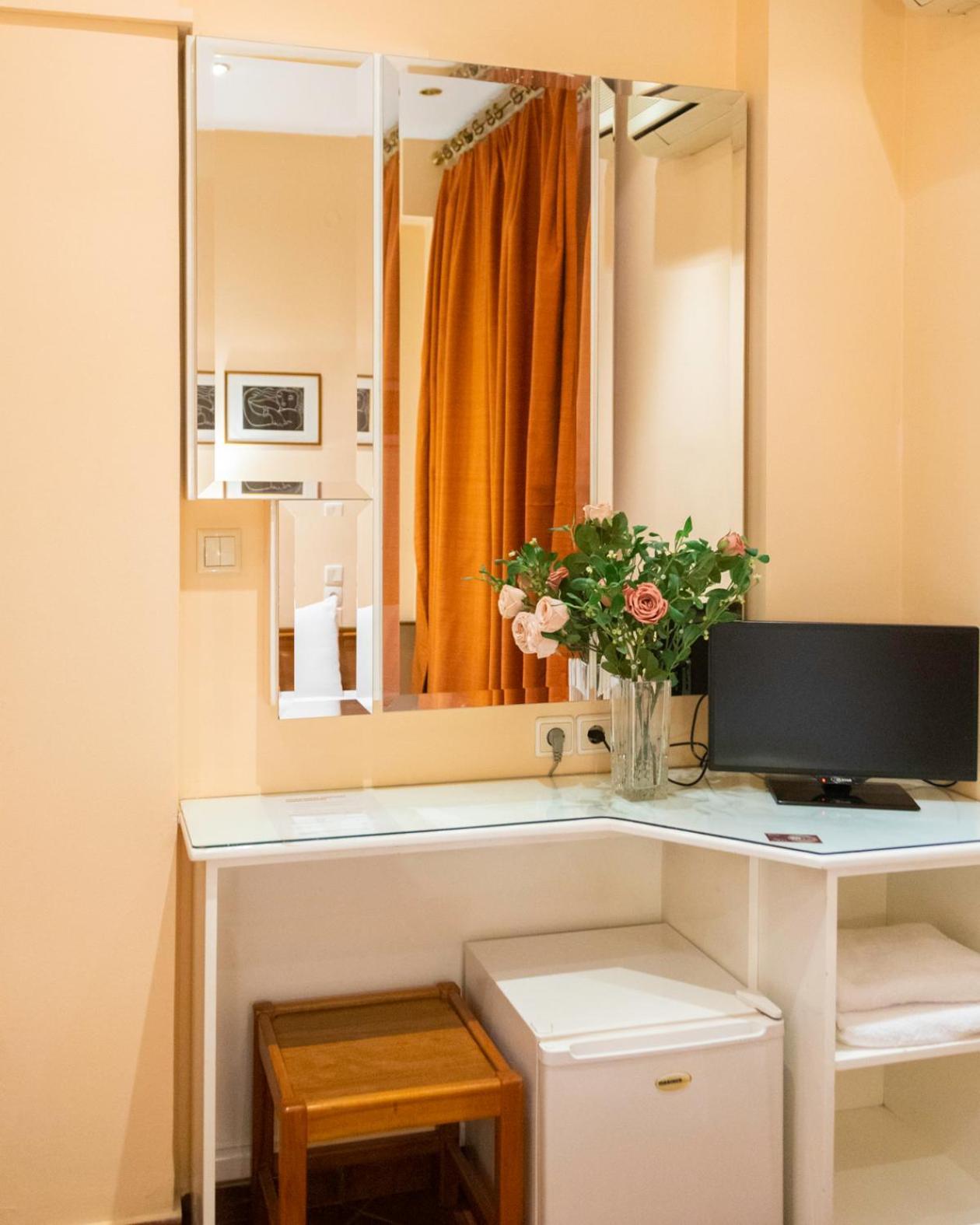 Hotel Avra Kardítsa Екстериор снимка