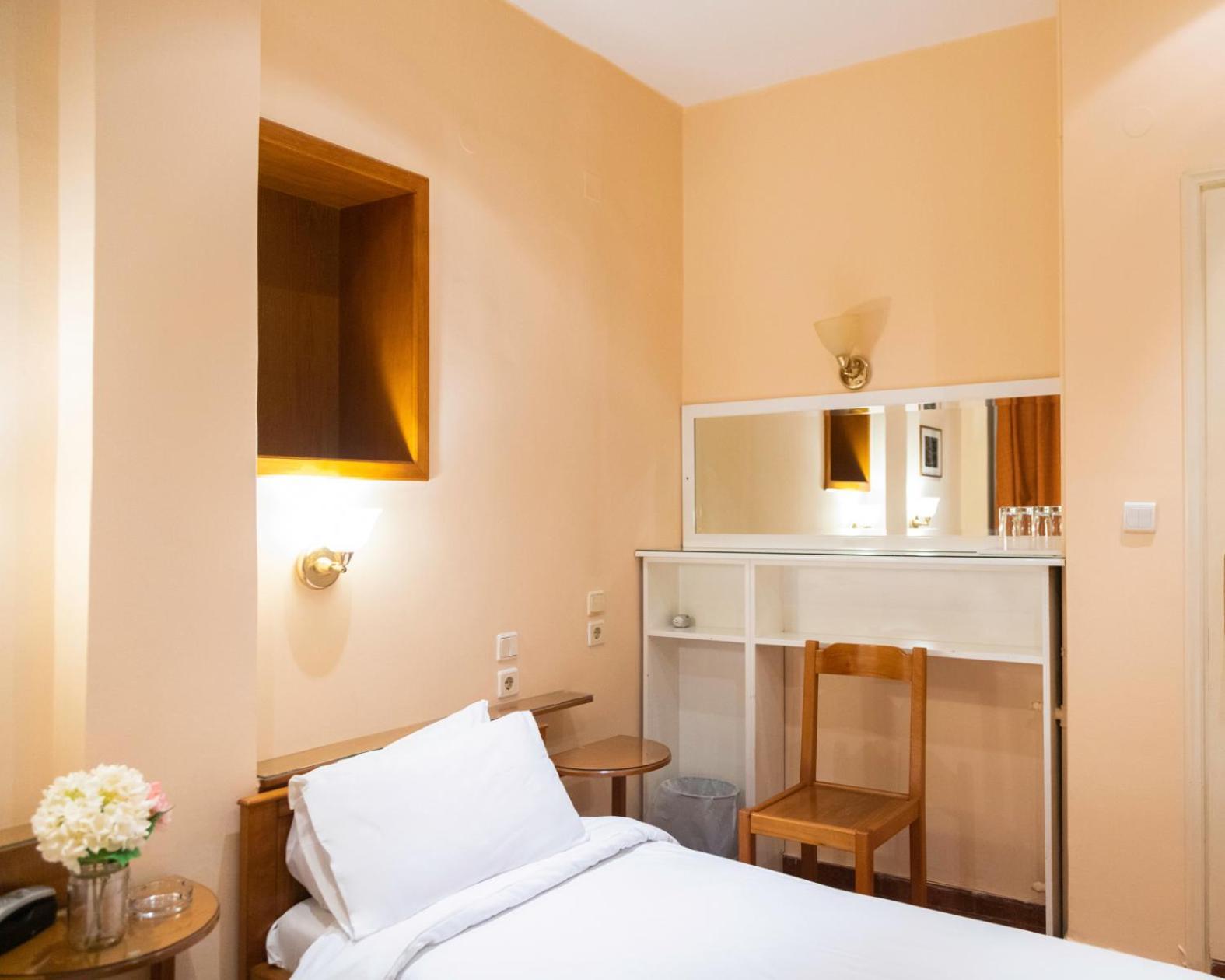 Hotel Avra Kardítsa Екстериор снимка