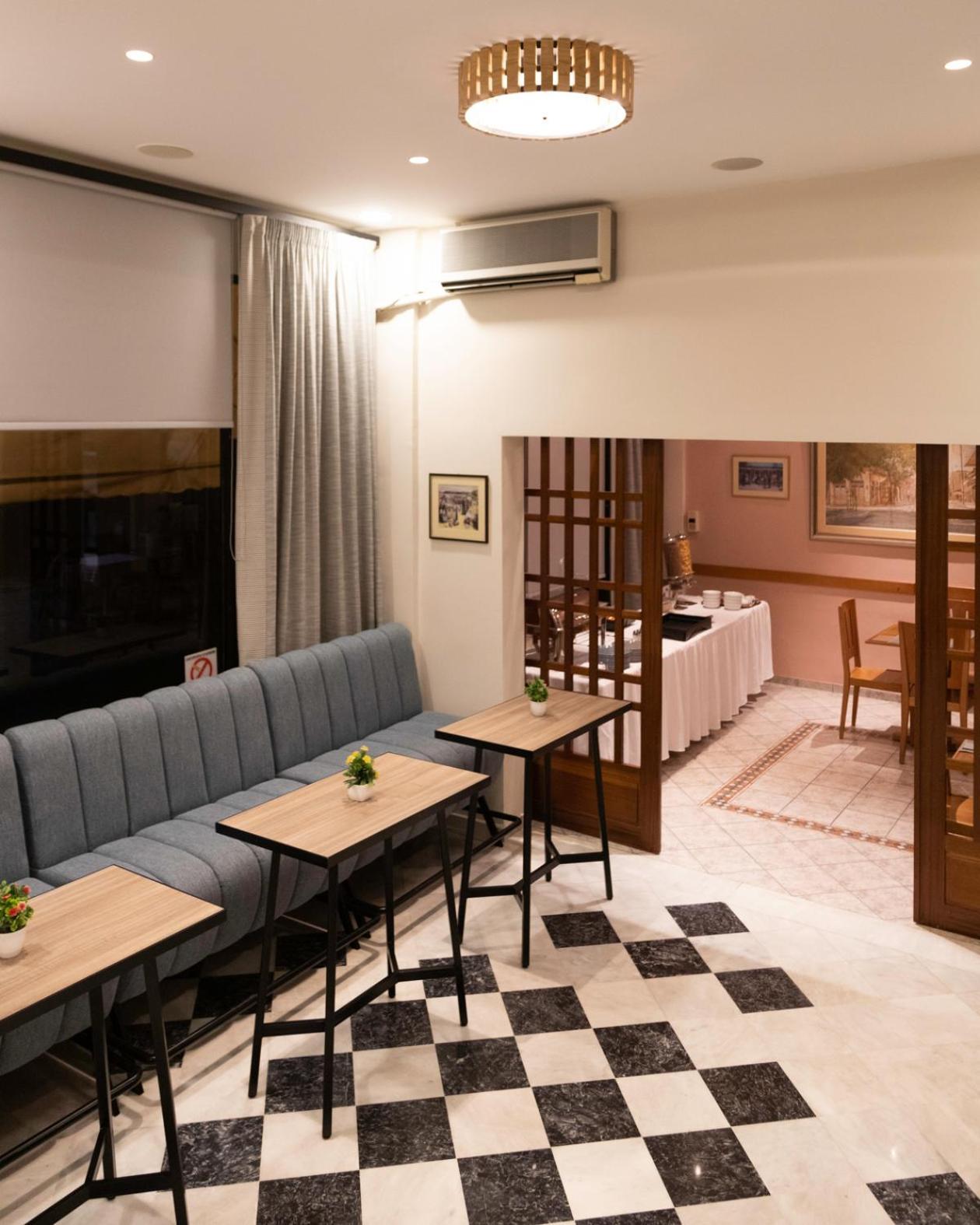 Hotel Avra Kardítsa Екстериор снимка