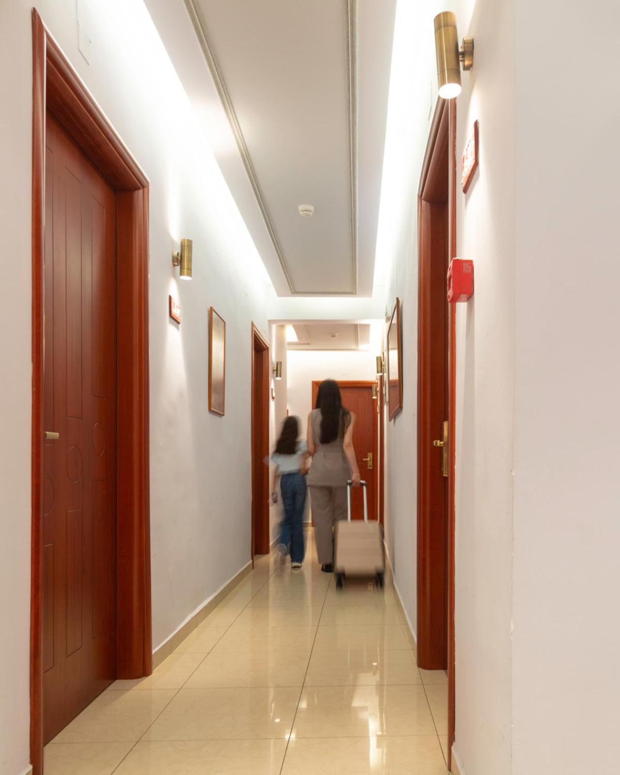 Hotel Avra Kardítsa Екстериор снимка