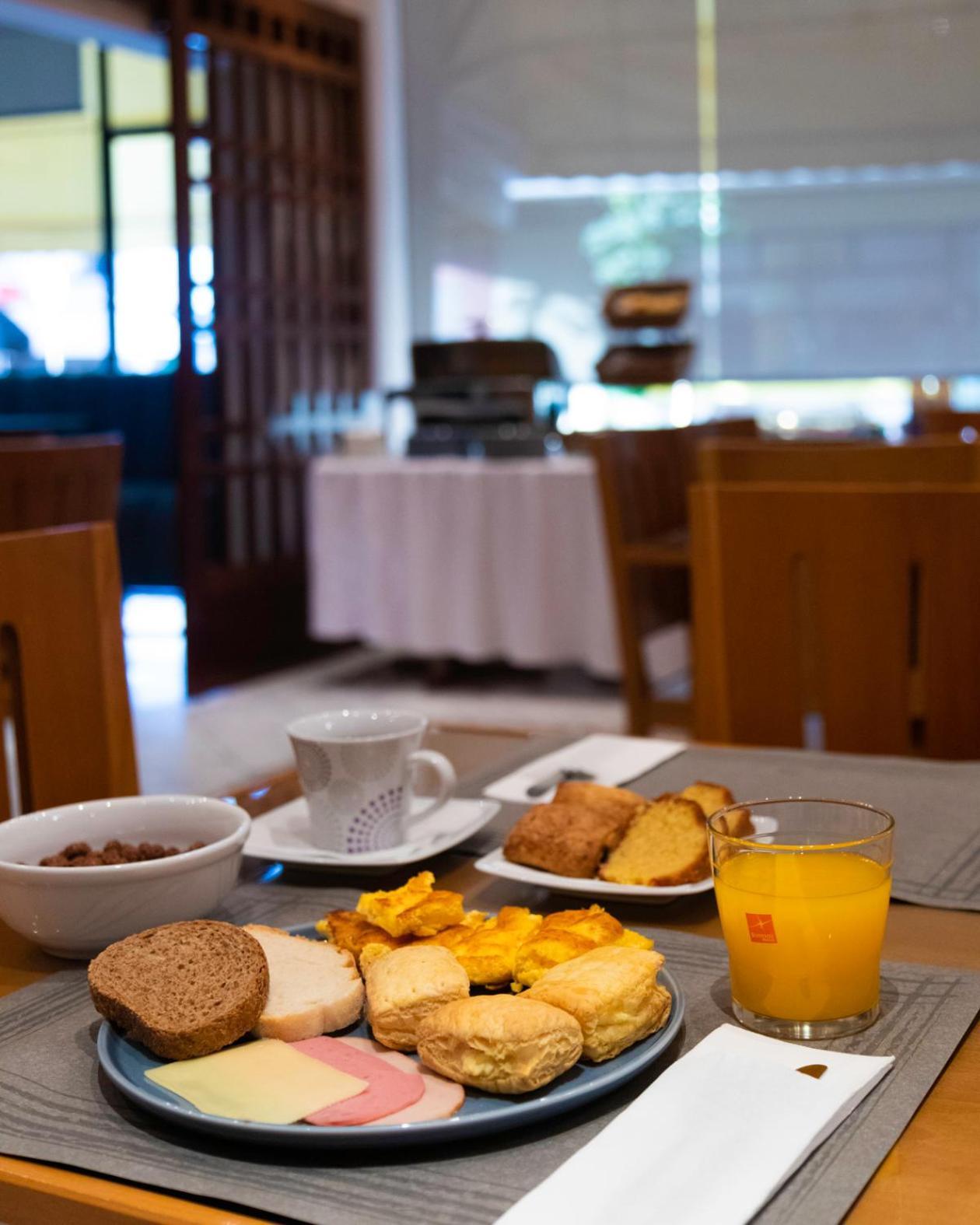 Hotel Avra Kardítsa Екстериор снимка